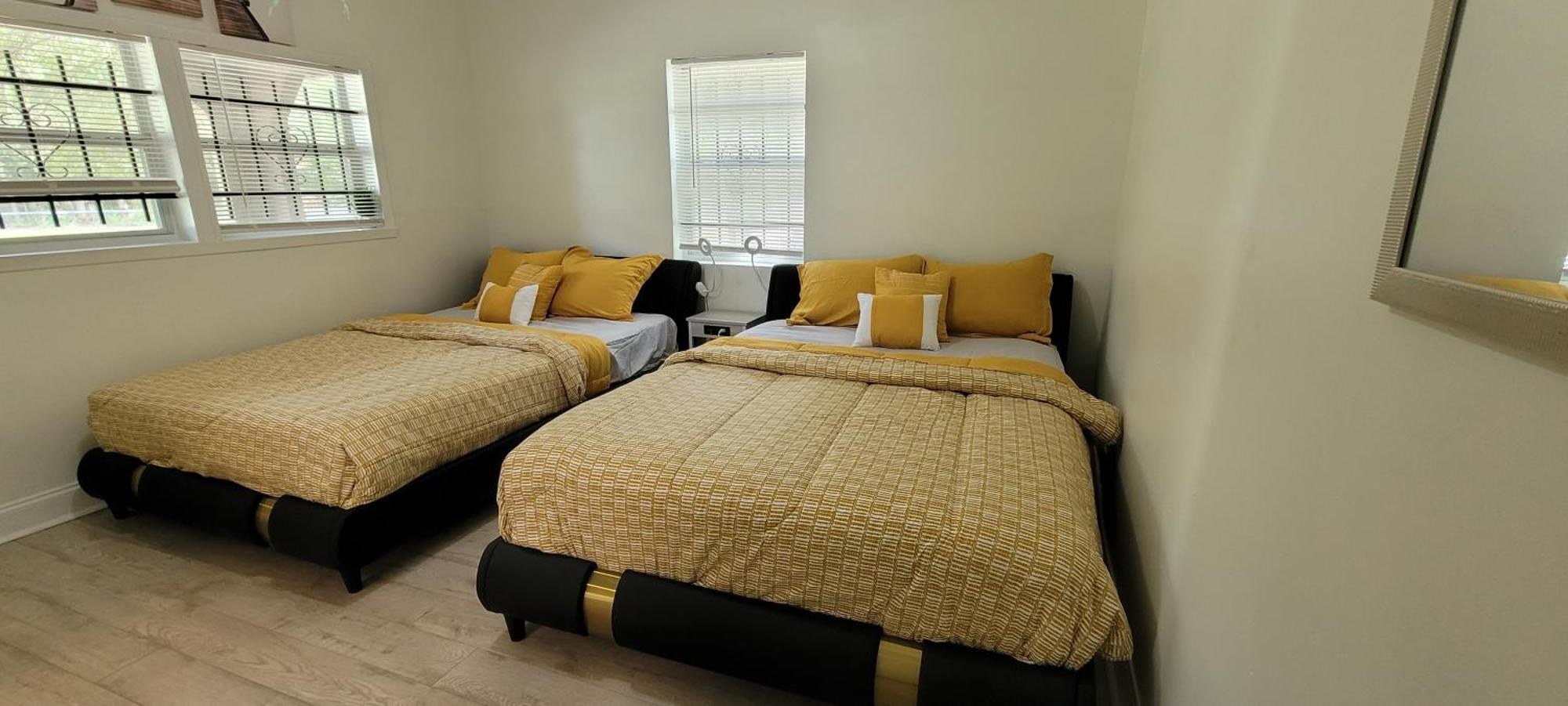 Large, Central, Lovely & Cozy 4Bed/2Bath - House By Everbank Stadium Jacksonville Exterior foto
